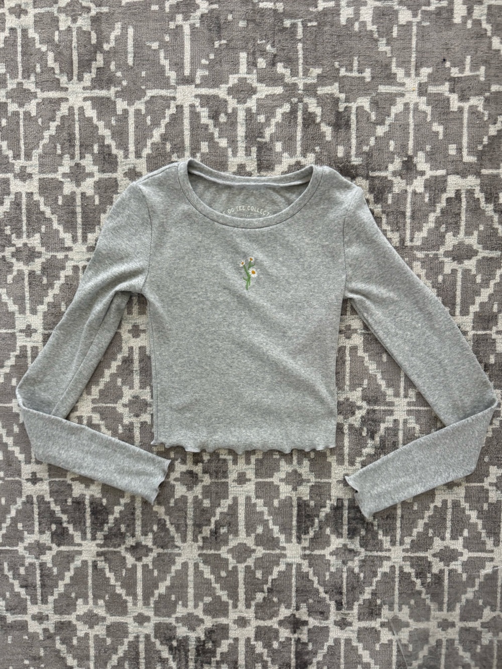 Aeropostale Heather Gray Long-Sleeve Cropped Tee with Daisy Embroidery